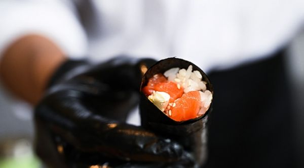 Queen Handroll