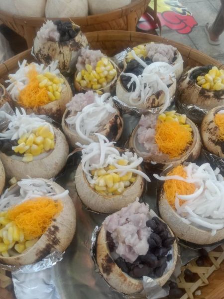 ข้าวหลามมะพร้าวเผา (เครือข่ายวิสาหกิจชุมชนตลาดพุงกาง)