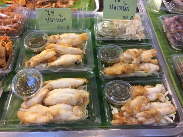 ไข่ปลาหมึก (แม่บังอร ซีฟู้ด)