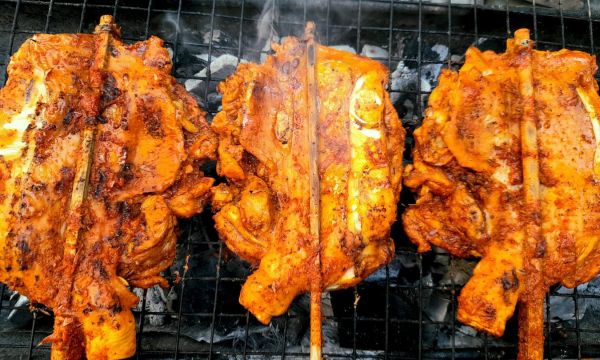 สะโพกไก่ย่าง(ไก่ย่างลุงหยอยเจ้าเก่า ตลาดหนองมน)