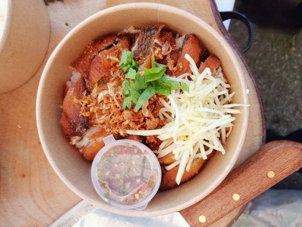 ข้าวหน้าปลาแดดเดียว (ฝากท้อง)