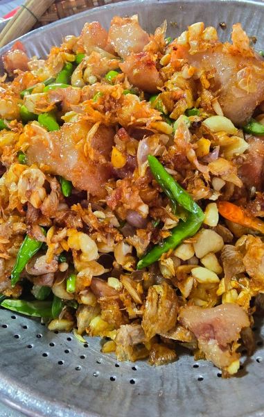 หมูผสม (แม่ตุ่มหมูทอด)