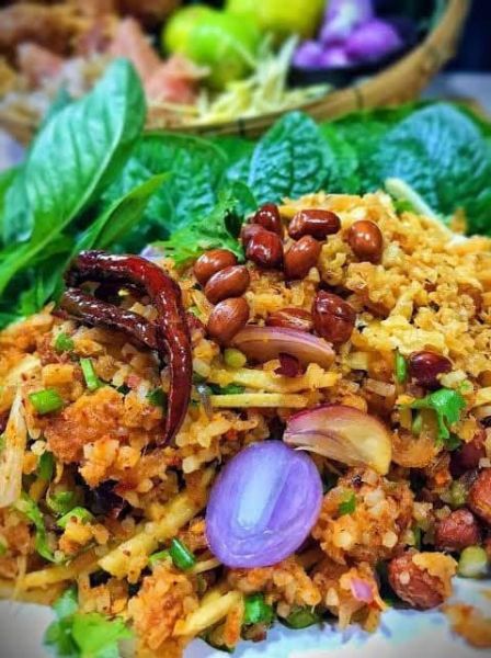 ข้าวยำแหนมสด (ครัวยาใจ)