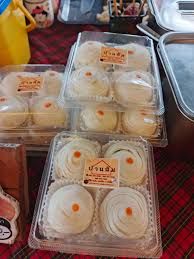 บ้านส้ม (ขนมเปี๊ยะ และกะหรี่ปั๊บ)
